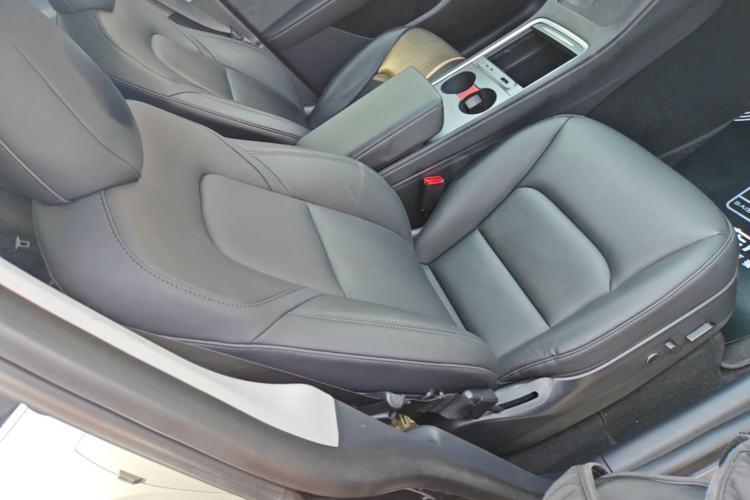 Used Tesla Model Y 2021 Long-Range All-Wheel-Drive Version Right Front Seat