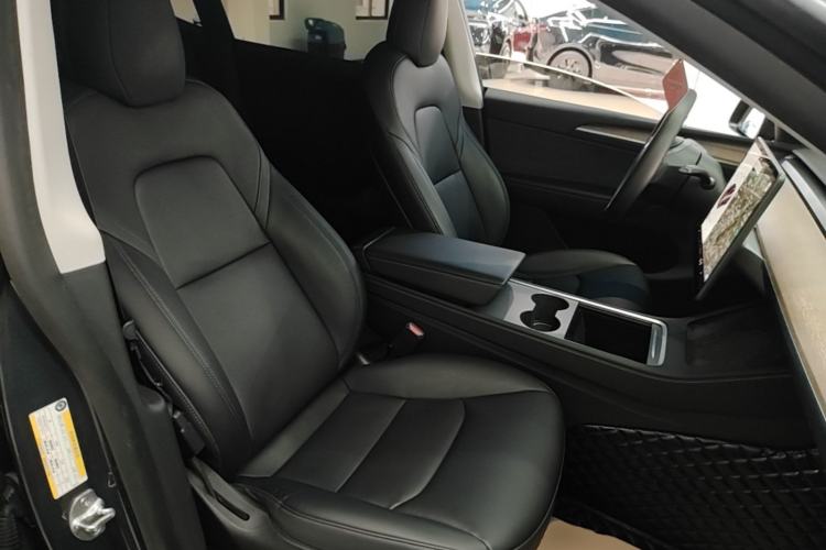 Used Tesla Model Y 2021 Standard Range Rear-Wheel Drive Version Right Front Seat