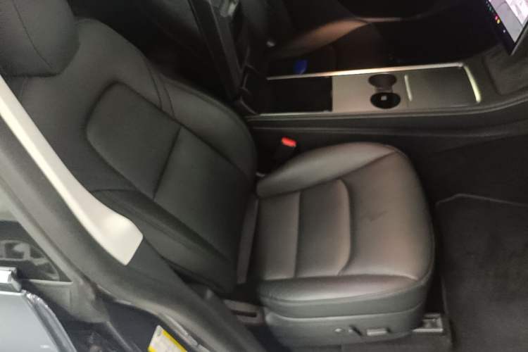 Used Tesla Model Y 2021 Long-Range All-Wheel-Drive Version Right Front Seat