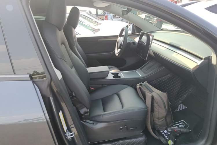 Used Tesla Model Y 2021 Long-Range All-Wheel-Drive Version Right Front Seat