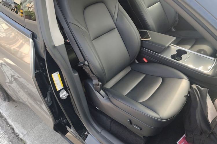 Used Tesla Model Y 2021 Standard Range Rear-Wheel Drive Version Right Front Seat