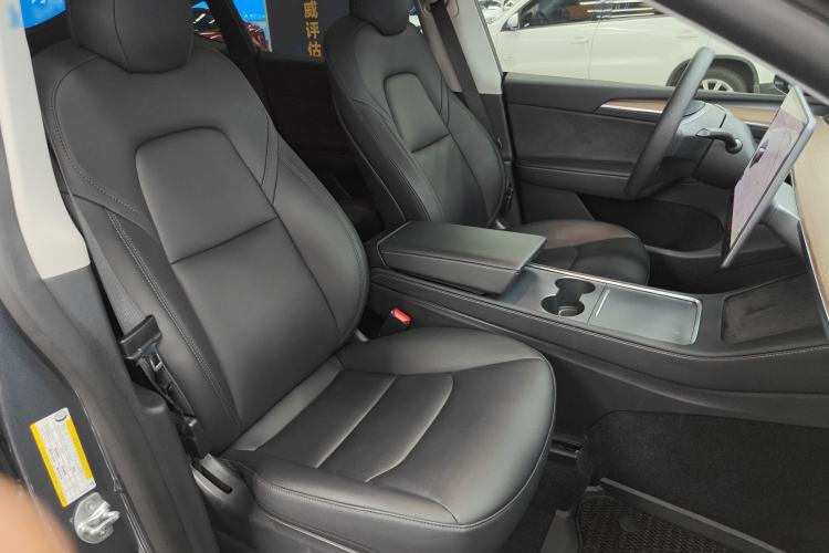 Used Tesla Model Y 2021 Long-Range All-Wheel-Drive Version Right Front Seat