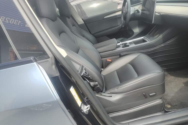 Used Tesla Model Y 2021 Standard Range Rear-Wheel Drive Version Right Front Seat