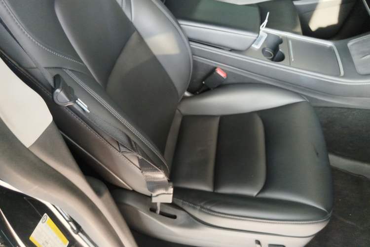 Used Tesla Model Y 2021 Revised Version 2 Long-Range All-Wheel-Drive Edition Right Front Seat