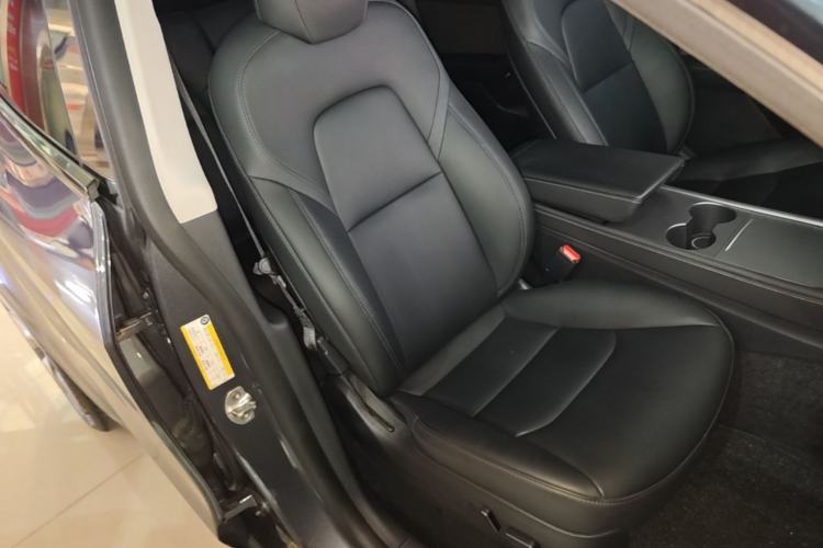 Used Tesla Model Y 2021 Standard Range Rear-Wheel Drive Version Right Front Seat