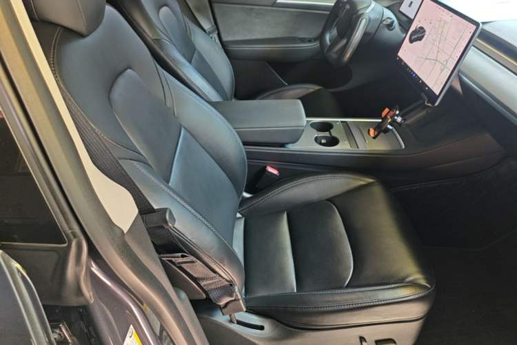 Used Tesla Model Y 2021 Long-Range All-Wheel-Drive Version 3D7 Right Front Seat