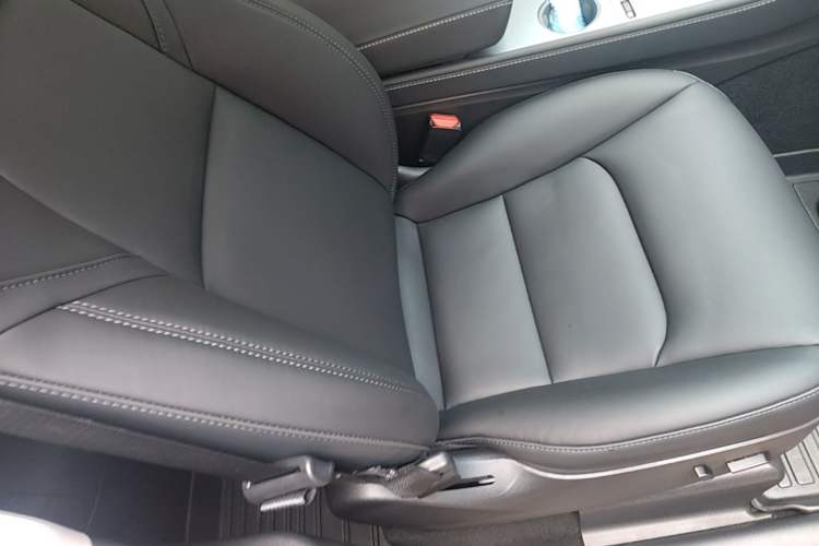 Used Tesla Model Y 2021 Standard Range Rear-Wheel Drive Version Right Front Seat