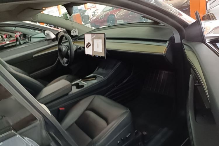 Used Tesla Model Y 2021 Long-Range All-Wheel-Drive Version Right Front Seat