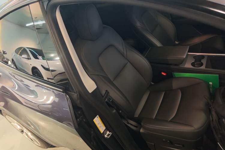 Used Tesla Model Y 2021 Long-Range All-Wheel-Drive Version Right Front Seat