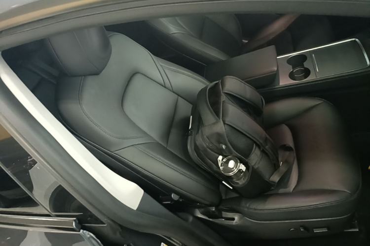Used Tesla Model Y 2021 Long-Range All-Wheel-Drive Version Right Front Seat