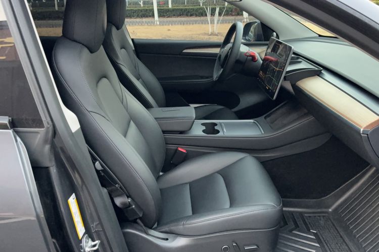 Used Tesla Model Y 2021 Long-Range All-Wheel-Drive Version Right Front Seat