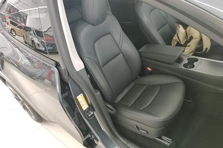 Used Tesla Model Y 2021 Long-Range All-Wheel-Drive Version 3D7 Right Front Seat