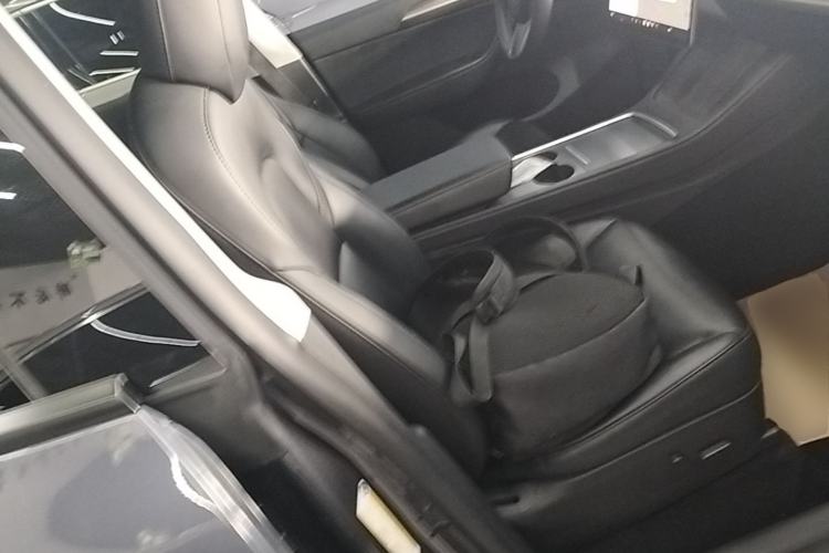 Used Tesla Model Y 2021 Standard Range Rear-Wheel Drive Version Right Front Seat
