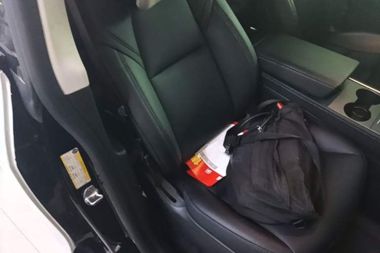 Used Tesla Model Y 2021 Standard Range Rear-Wheel Drive Version Right Front Seat