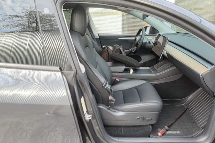 Used Tesla Model Y 2021 Long-Range All-Wheel-Drive Version Right Front Seat