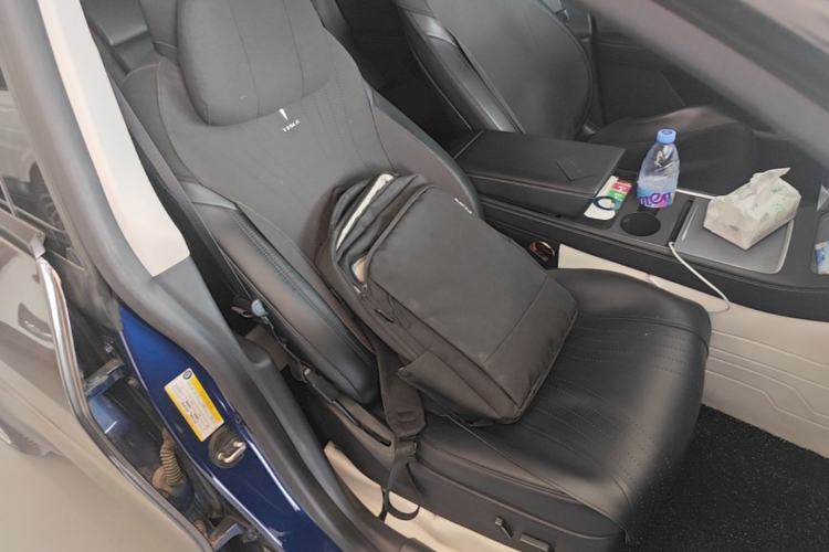Used Tesla Model Y 2021 Standard Range Rear-Wheel Drive Version Right Front Seat
