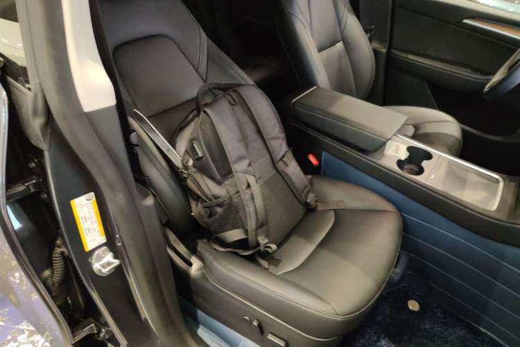 Used Tesla Model Y 2021 Long-Range All-Wheel-Drive Version 3D7 Right Front Seat