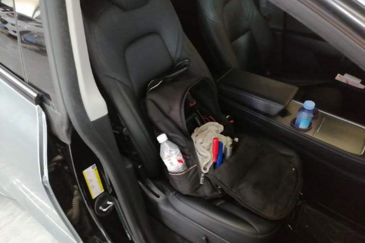 Used Tesla Model Y 2021 Standard Range Rear-Wheel Drive Version Right Front Seat