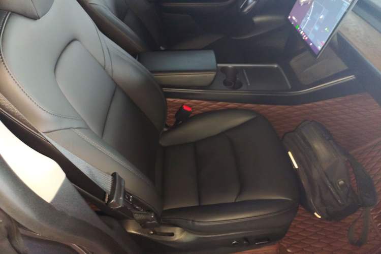 Used Tesla Model Y 2021 Long-Range All-Wheel-Drive Version Right Front Seat