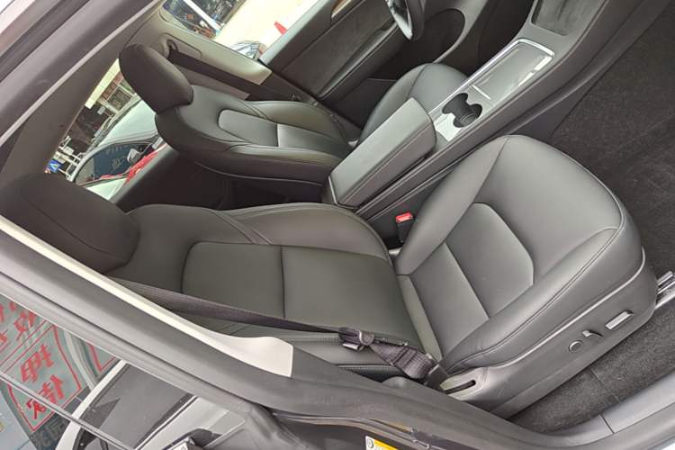 Used Tesla Model Y 2021 Long-Range All-Wheel-Drive Version 3D7 Right Front Seat