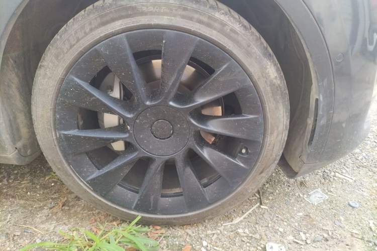 Used Tesla Model Y 2021 Revised Version Long-Range All-Wheel Drive Edition 3D5 Right Front Wheel Hub