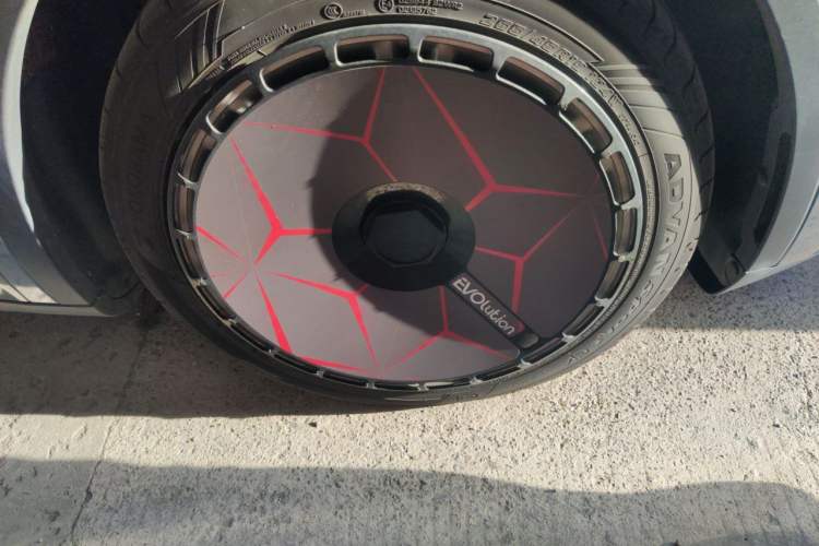 Used Tesla Model Y 2021 Revised Version 2 Long-Range All-Wheel-Drive Edition Right Front Wheel Hub