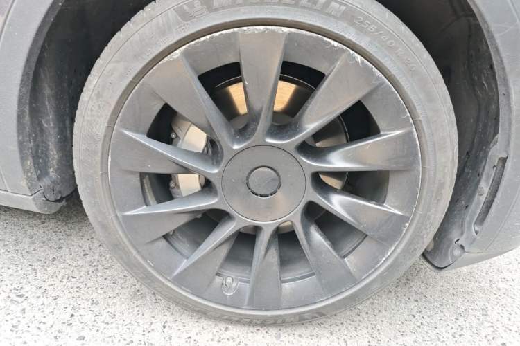 Used Tesla Model Y 2021 Long-Range All-Wheel-Drive Version Right Front Wheel Hub