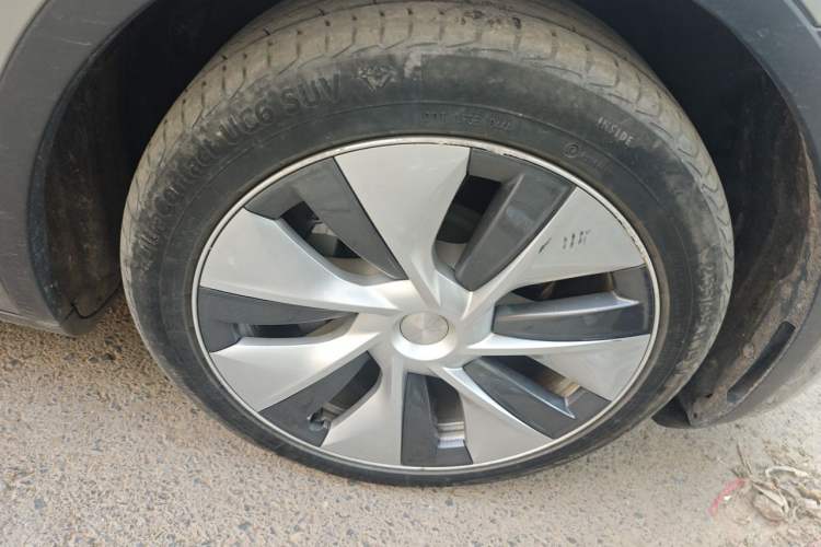 Used Tesla Model Y 2021 Revised Version 2 Long-Range All-Wheel-Drive Edition Right Front Wheel Hub