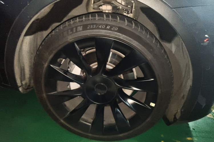 Used Tesla Model Y 2021 Revised Version 2 Long-Range All-Wheel-Drive Edition Right Front Wheel Hub