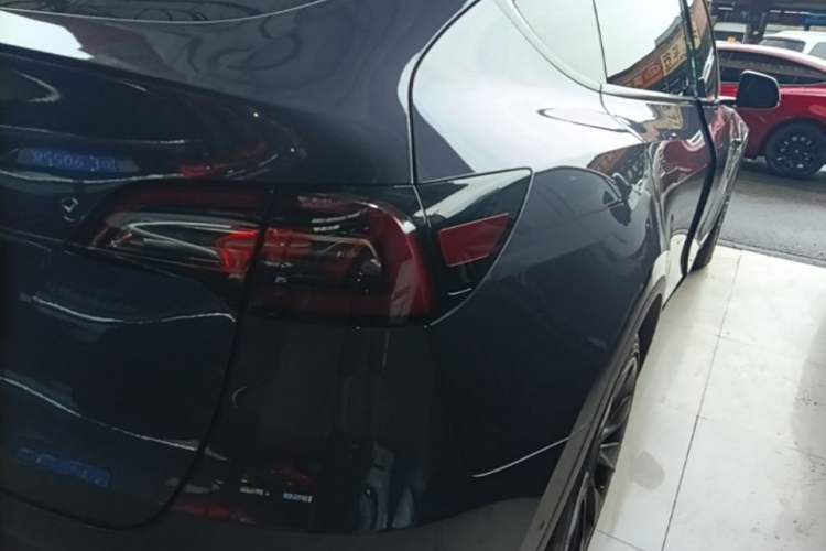 Used Tesla Model Y 2021 Long-Range All-Wheel-Drive Version Right Rear Taillight
