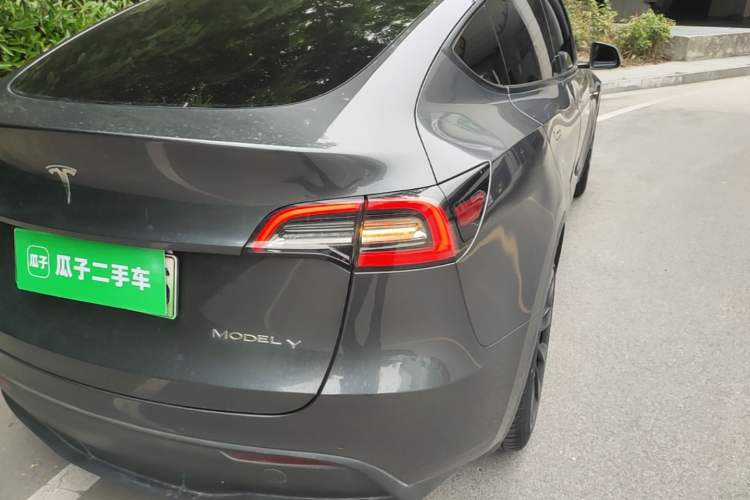 Used Tesla Model Y 2021 Long-Range All-Wheel-Drive Version Right Rear Taillight