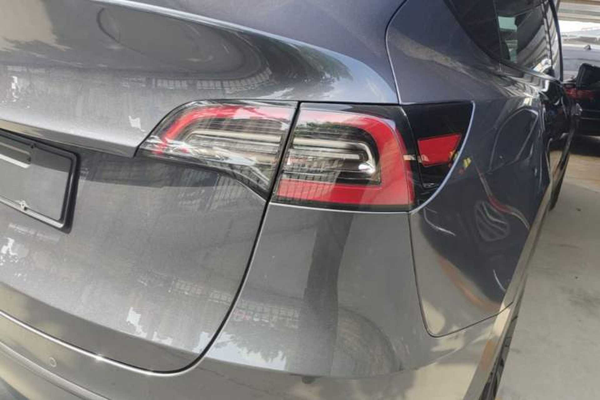 Used Tesla Model Y 2021 Standard Range Rear-Wheel Drive Version Right Rear Taillight