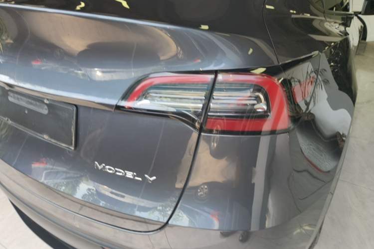 Used Tesla Model Y 2021 Revised Version 2 Long-Range All-Wheel-Drive Edition Right Rear Taillight