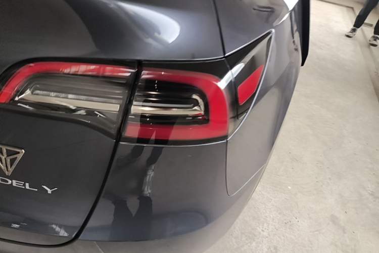 Used Tesla Model Y 2021 Long-Range All-Wheel-Drive Version Right Rear Taillight