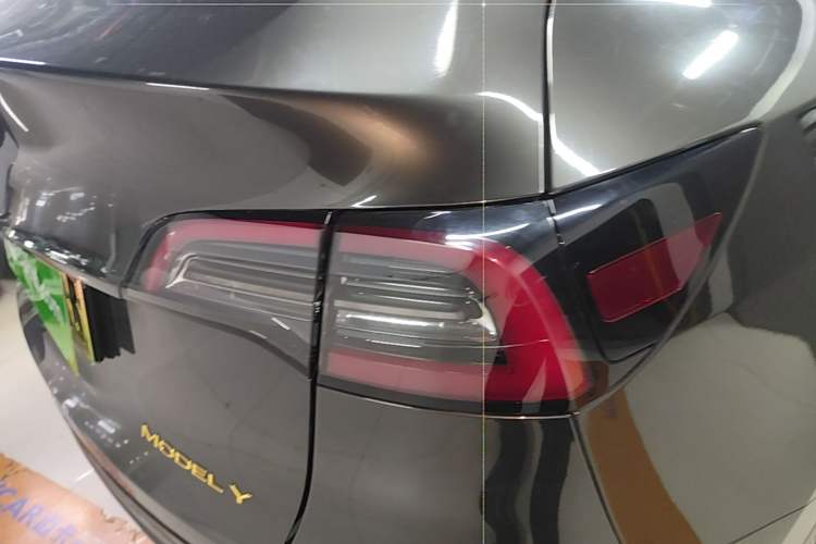 Used Tesla Model Y 2021 Long-Range All-Wheel-Drive Version 3D7 Right Rear Taillight