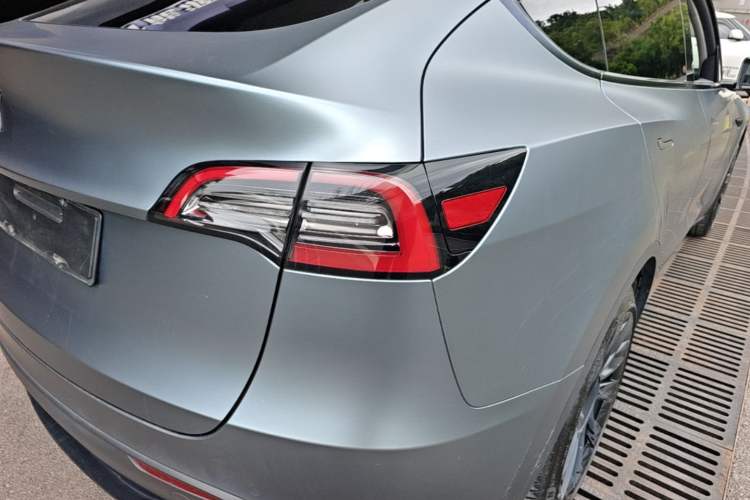 Used Tesla Model Y 2021 Standard Range Rear-Wheel Drive Version Right Rear Taillight