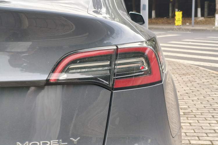 Used Tesla Model Y 2021 Long-Range All-Wheel-Drive Version Right Rear Taillight