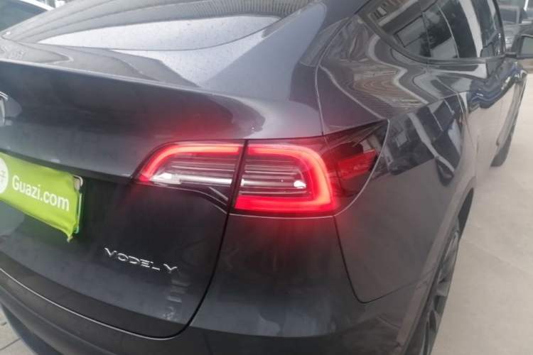 Used Tesla Model Y 2021 Long-Range All-Wheel-Drive Version Right Rear Taillight