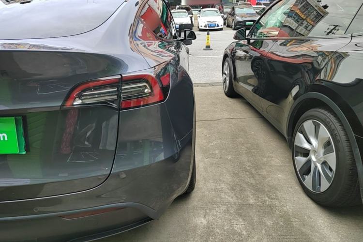 Used Tesla Model Y 2021 Long-Range All-Wheel-Drive Version Right Rear Taillight