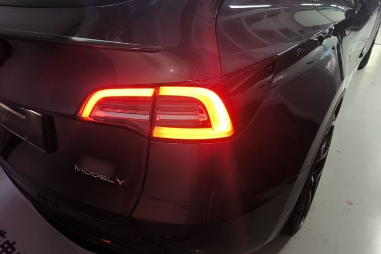 Used Tesla Model Y 2021 Performance High-Performance All-Wheel-Drive Version Right Rear Taillight