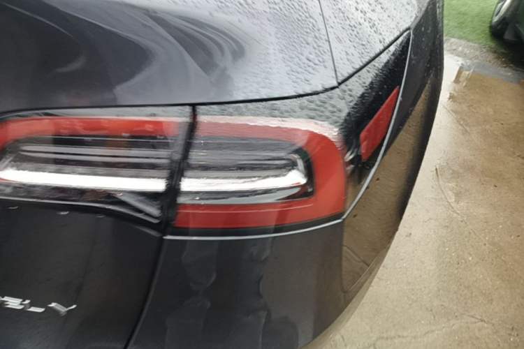 Used Tesla Model Y 2021 Long-Range All-Wheel-Drive Version 3D7 Right Rear Taillight