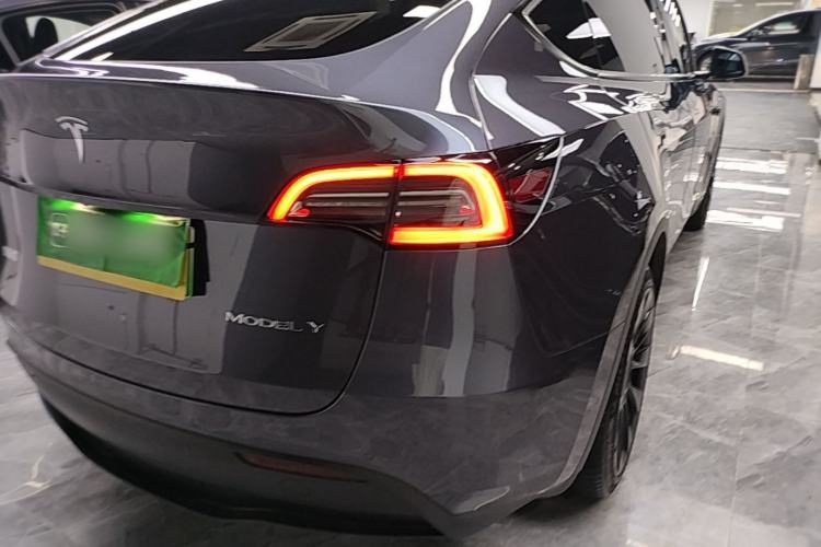 Used Tesla Model Y 2021 Long-Range All-Wheel-Drive Version Right Rear Taillight