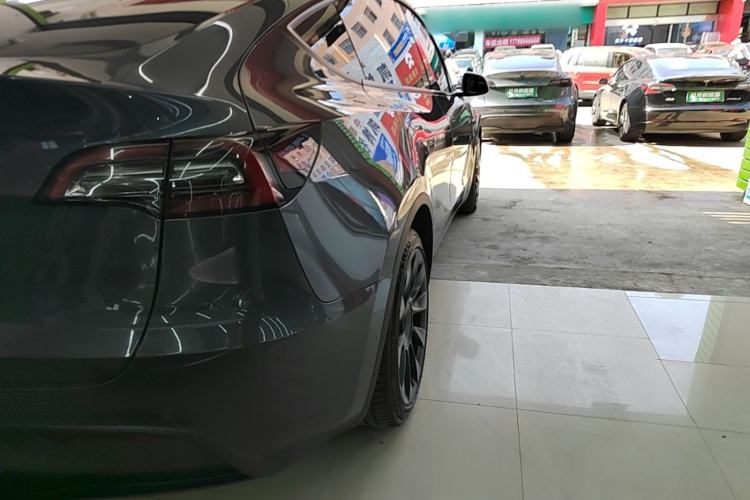 Used Tesla Model Y 2021 Long-Range All-Wheel-Drive Version Right Rear Taillight