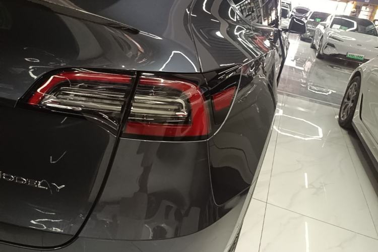 Used Tesla Model Y 2021 Long-Range All-Wheel-Drive Version Right Rear Taillight