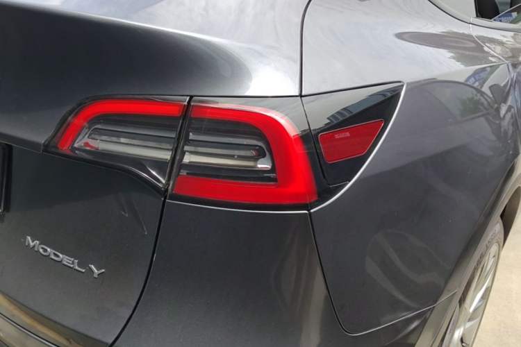 Used Tesla Model Y 2021 Long-Range All-Wheel-Drive Version Right Rear Taillight