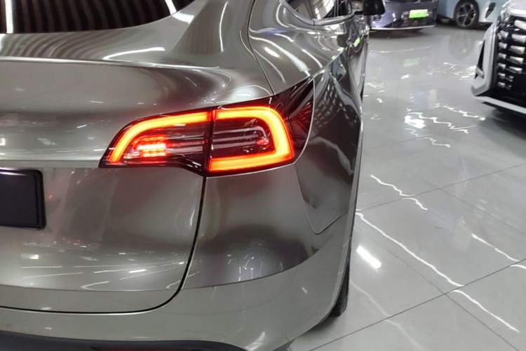 Used Tesla Model Y 2021 Revised Version 2 Long-Range All-Wheel-Drive Edition Right Rear Taillight