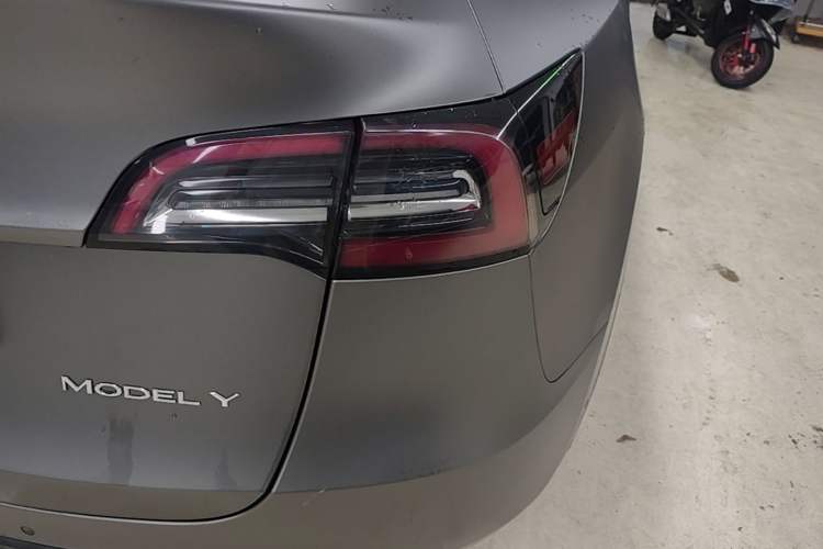 Used Tesla Model Y 2021 Standard Range Rear-Wheel Drive Version Right Rear Taillight
