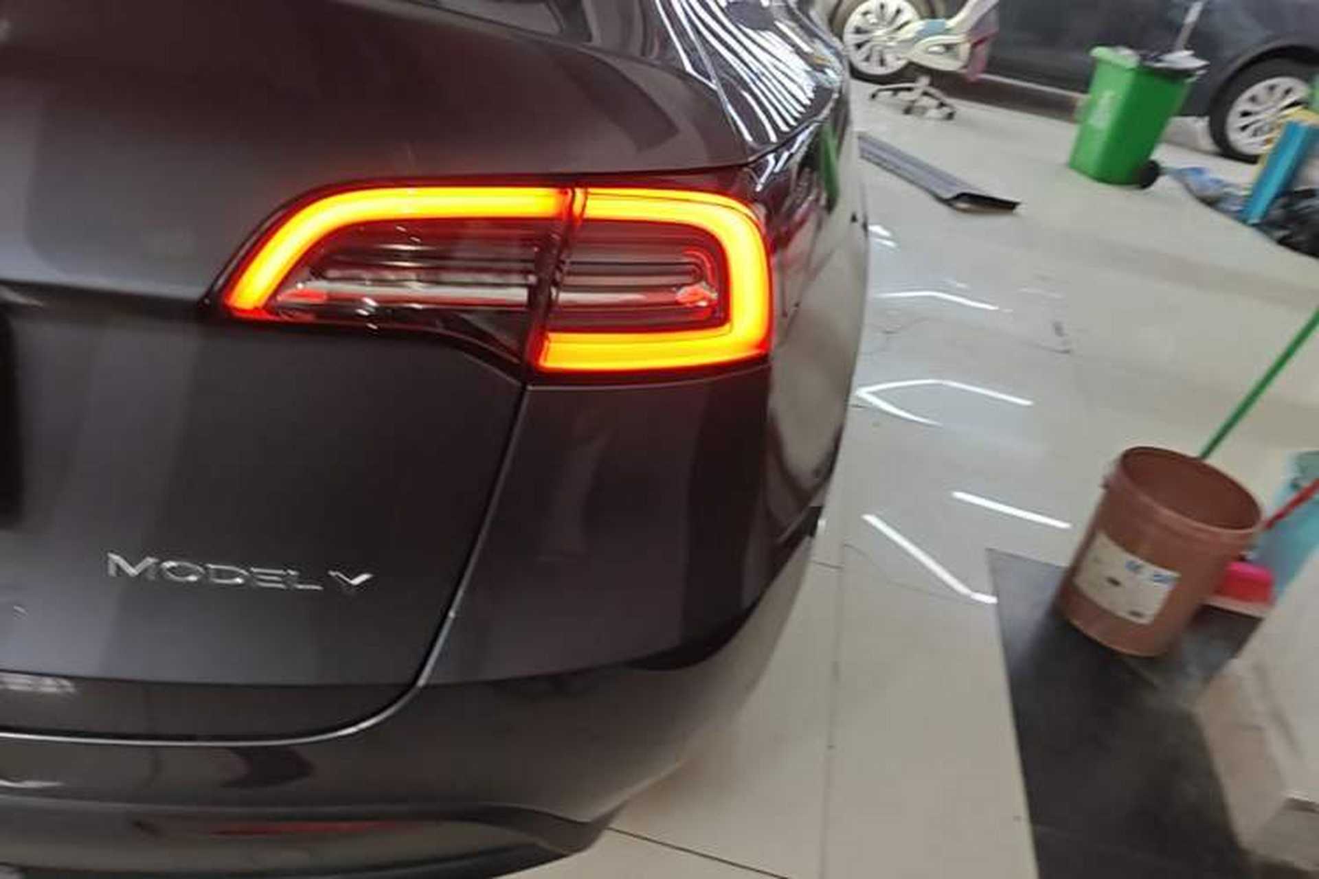 Used Tesla Model Y 2021 Long-Range All-Wheel-Drive Version 3D7 Right Rear Taillight