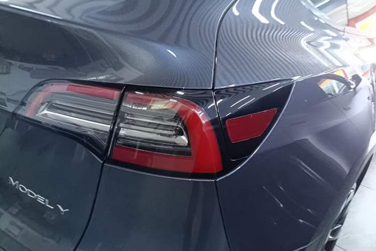 Used Tesla Model Y 2021 Long-Range All-Wheel-Drive Version Right Rear Taillight