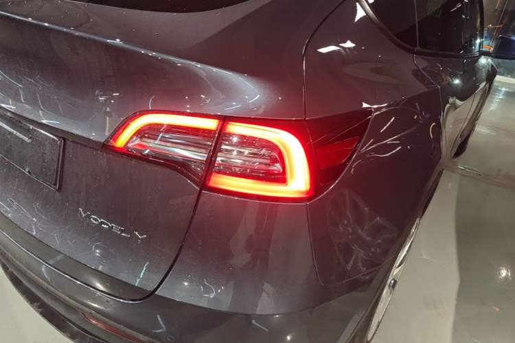 Used Tesla Model Y 2021 Long-Range All-Wheel-Drive Version Right Rear Taillight